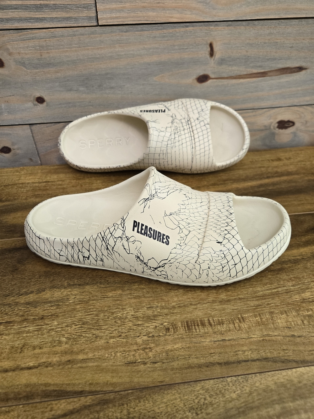 Sperry x Pleasures Slide Mens Size 12 Cream Windward Float Dragon Skin Logo